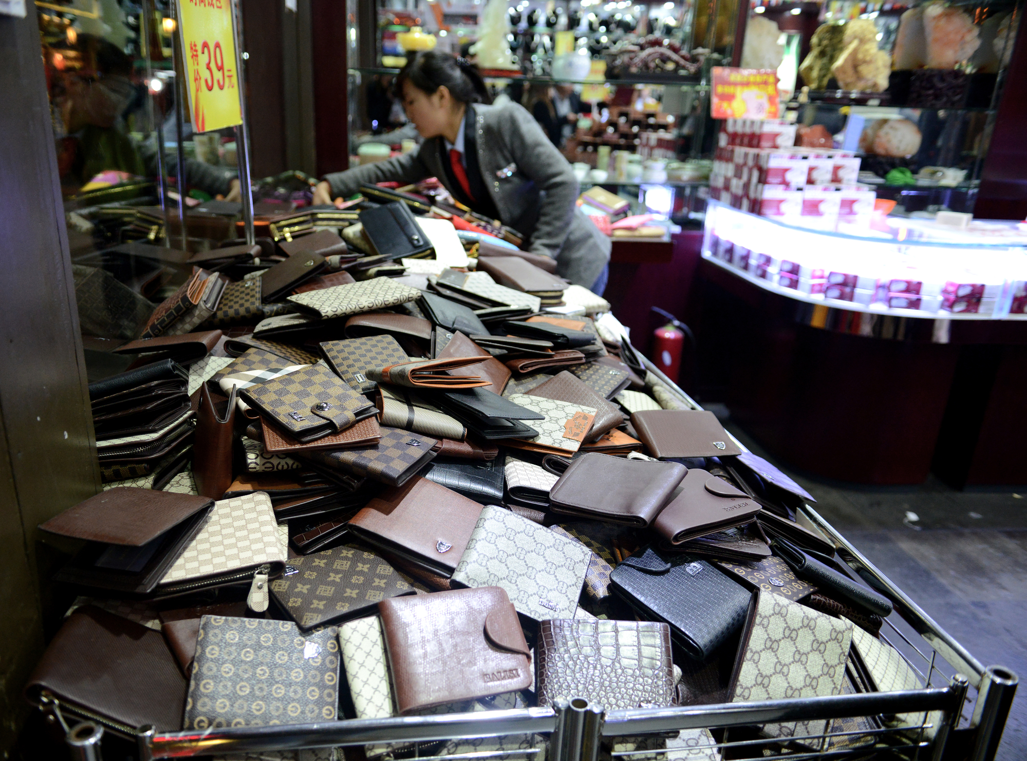 How To Spot a Fake COACH® Wallet or Bag [7 Tricks]